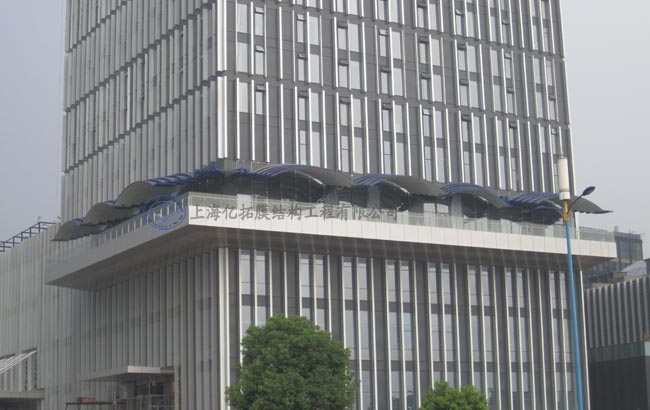 ��ɳ���㳡�Ļ��Ƶ�Ĥ�ṹ��������