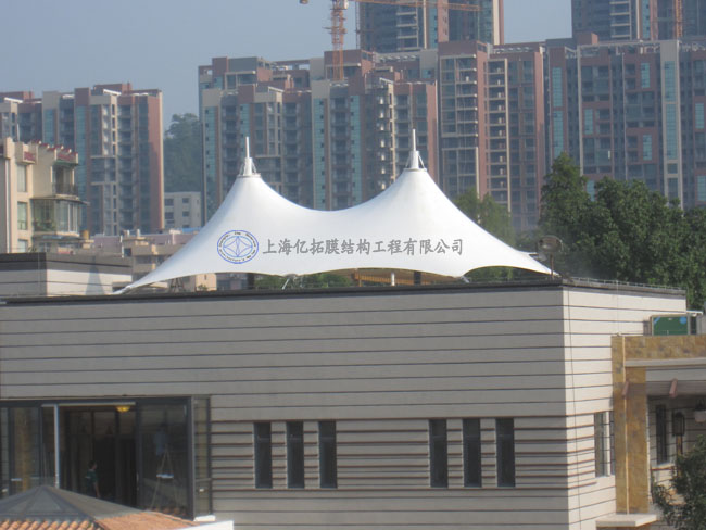 ���������Ƶ��ݶ�Ĥ�ṹ����