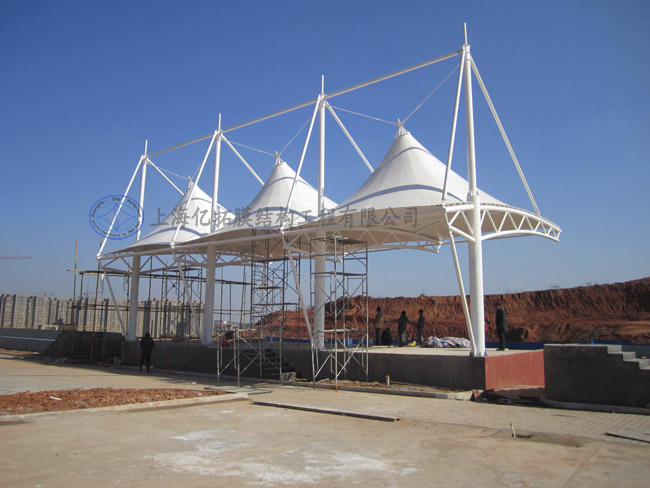 ��ɳ�����ǳ�������ѧĤ�ṹ��̨