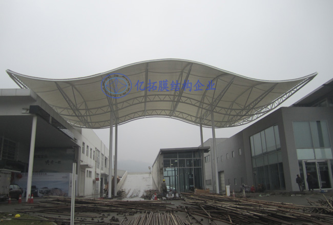 ����ͨԴ�����Ļ����ĳ����Ĥ�ṹ����