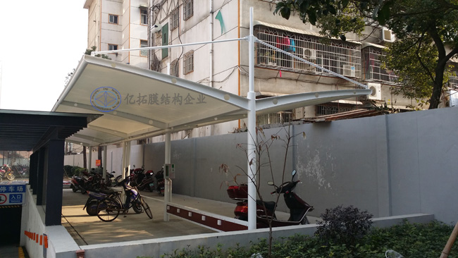 ���º�������Ĥ�ṹ�綯����