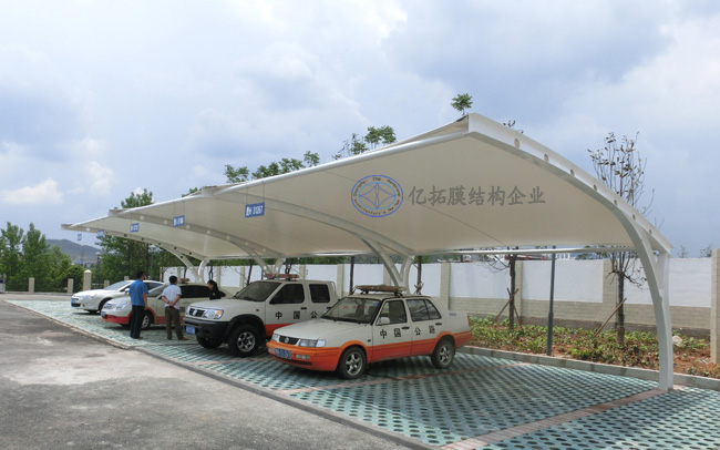 ����ʡ���ٹ�·�����ֵ�կ���Ĥ�ṹ����