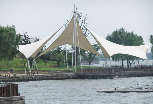 ������ʩĤ�ṹ